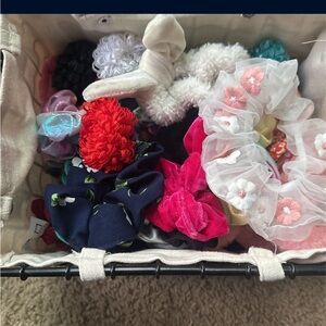 Mix of girls hair ties & scrunchies